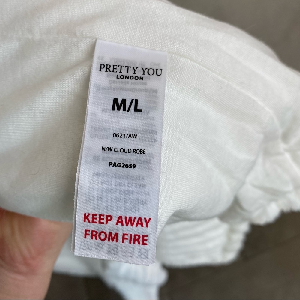 PRETTY‎ YOU LONDON CLOUD ROBE, SIZE M/L - Picture 10 of 14